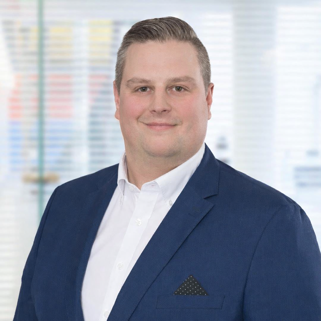 Dennis Krause – Versicherungs­makler in Grevenbroich (Portrait)